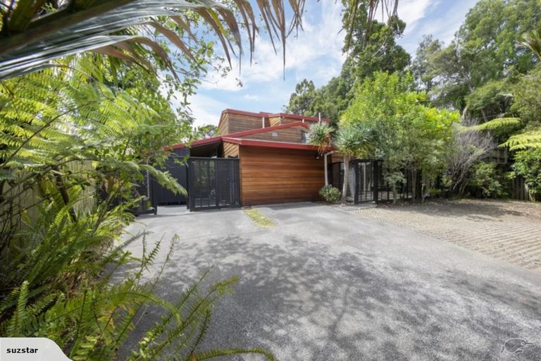 Photo of property in 111 Woodlands Park Road, Titirangi, Auckland, 0604