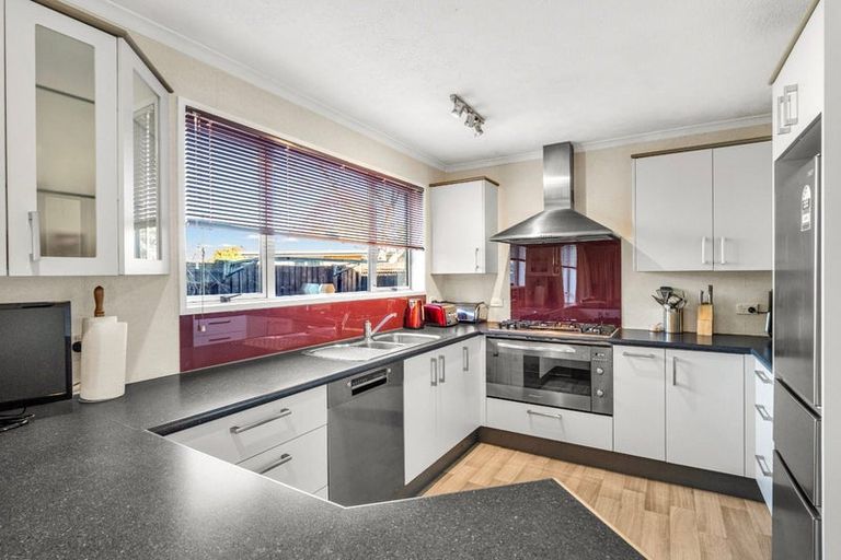 Photo of property in 18 Tisch Place, Belfast, Christchurch, 8051