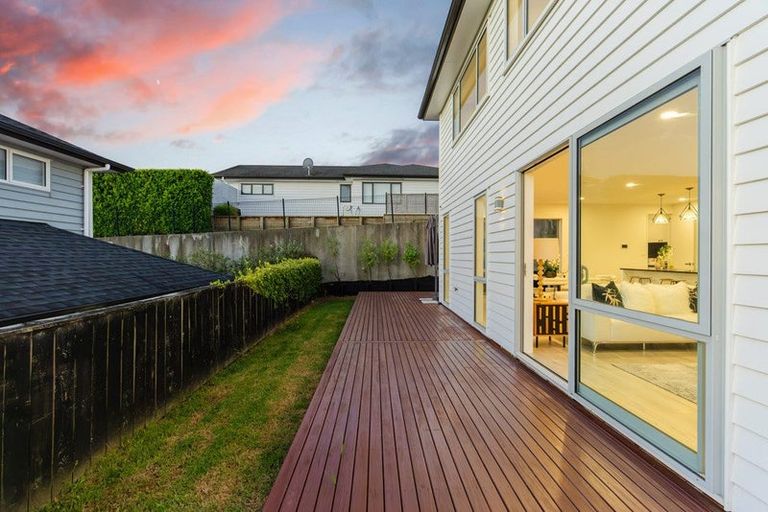 Photo of property in 10 Ian Gordon Lane, Orewa, 0931