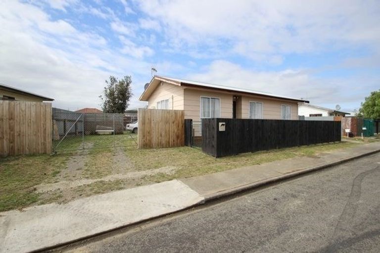 Photo of property in 8a Arklow Place, Flaxmere, Hastings, 4120