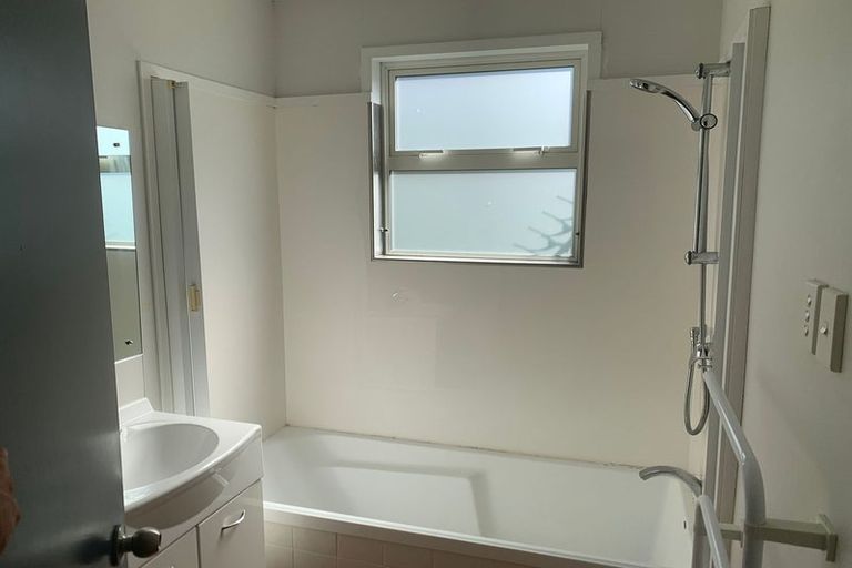 Photo of property in 2 Narbada Crescent, Khandallah, Wellington, 6035