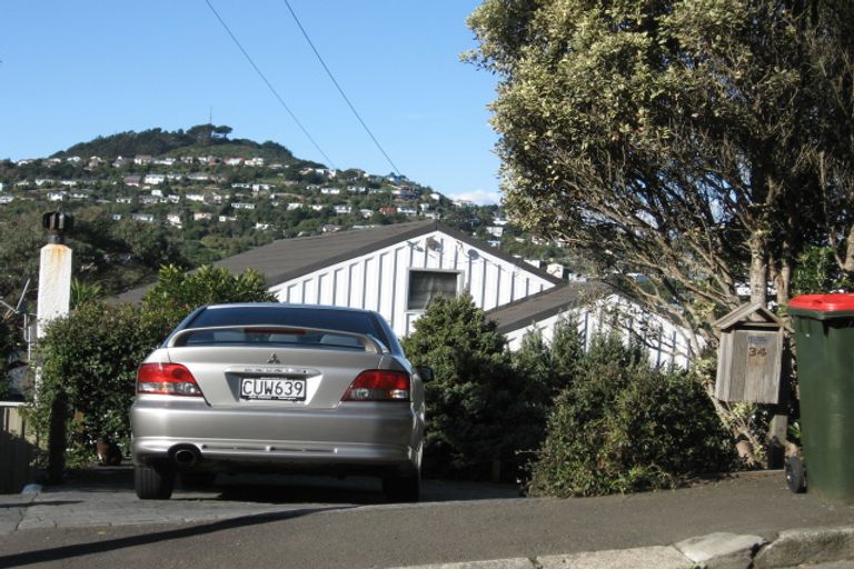 Photo of property in 34 Homewood Crescent, Karori, Wellington, 6012