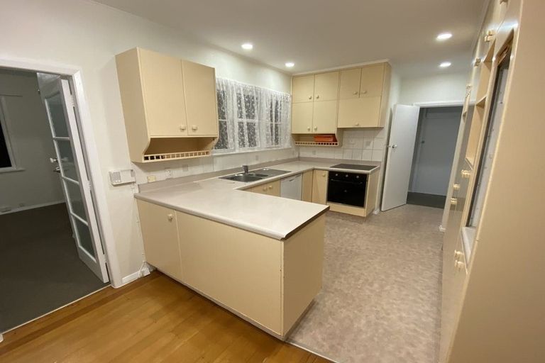 Photo of property in 1/158 Newlands Road, Newlands, Wellington, 6037