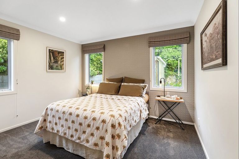 Photo of property in 58 Nicholson Road, Khandallah, Wellington, 6035