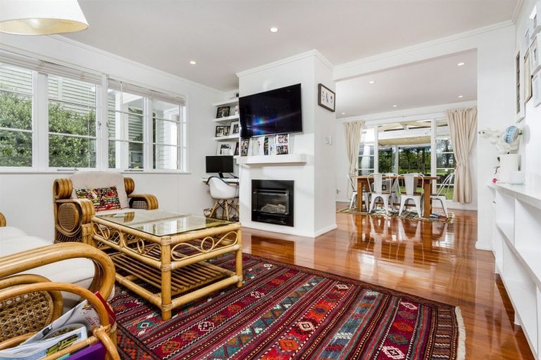 Photo of property in 202 Lake Road, Belmont, Auckland, 0622