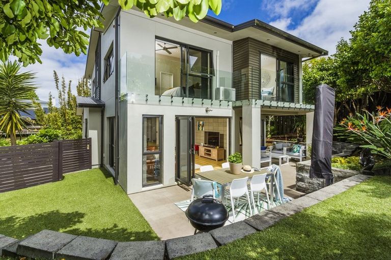 Photo of property in 2/304 Beach Road, Campbells Bay, Auckland, 0630