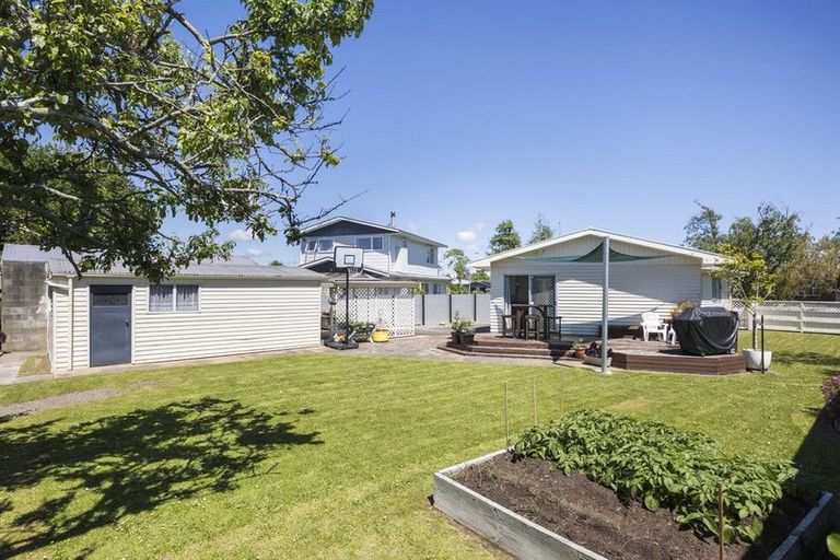 Photo of property in 17 Abraham Crescent, Milson, Palmerston North, 4414