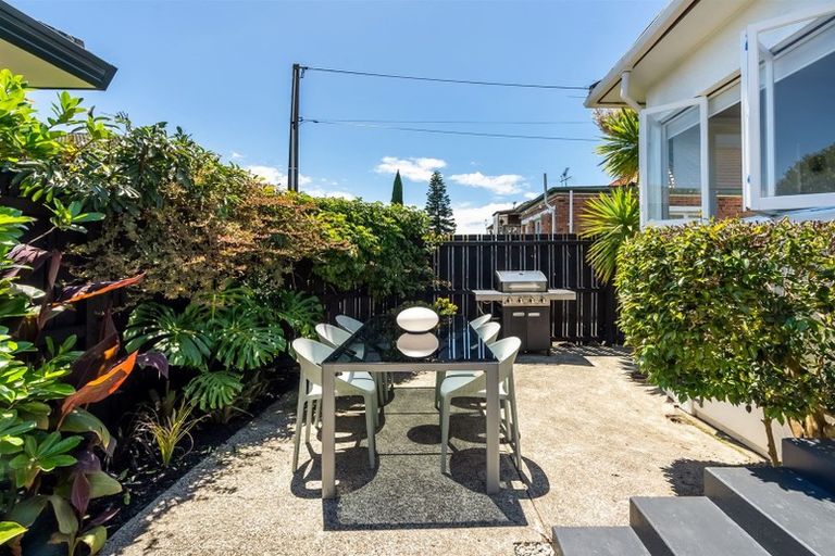 Photo of property in 1/115 Shakespeare Road, Milford, Auckland, 0620