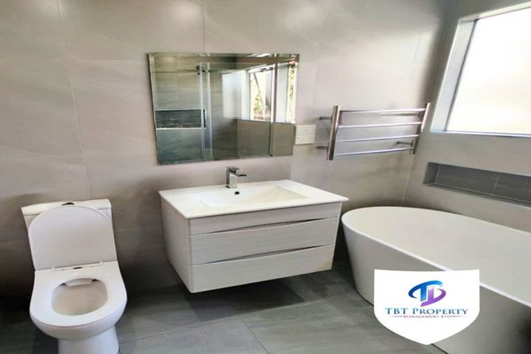 Photo of property in 18 Lipton Grove, Opaheke, Papakura, 2113