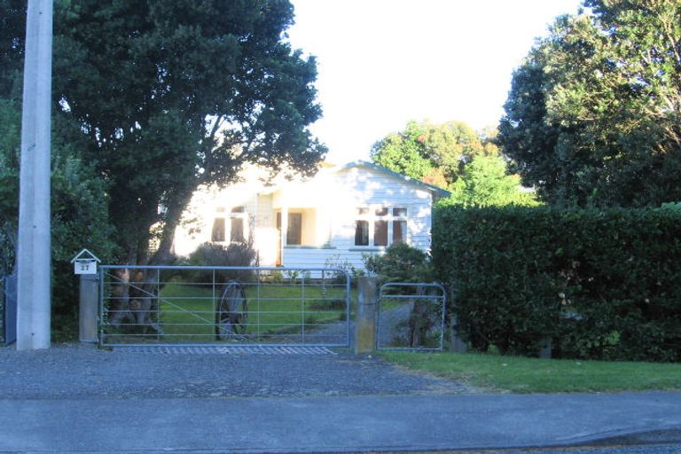 Photo of property in 27 Rangiuru Road, Otaki Beach, Otaki, 5512