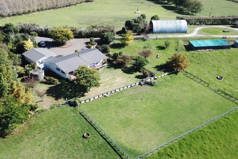 Photo of property in 4 Horniblow Road, Matakohe, 0594