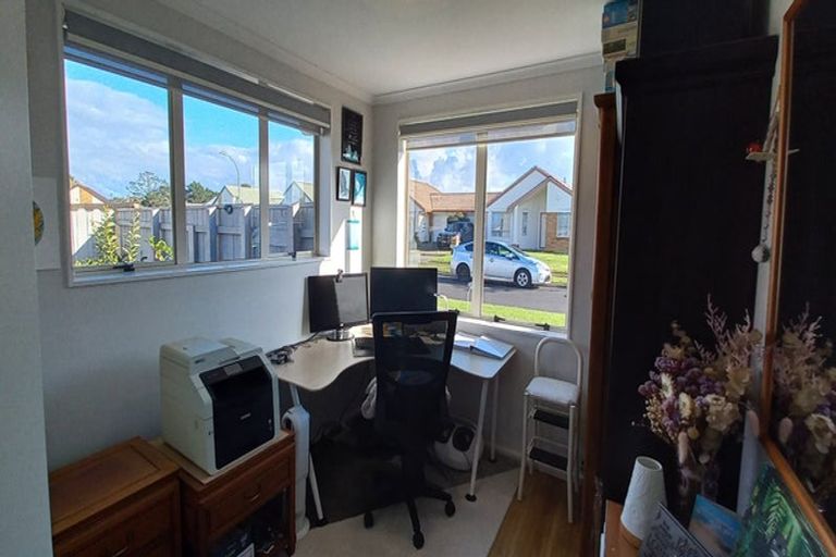 Photo of property in 4 Fernbrook Close, Burswood, Auckland, 2013