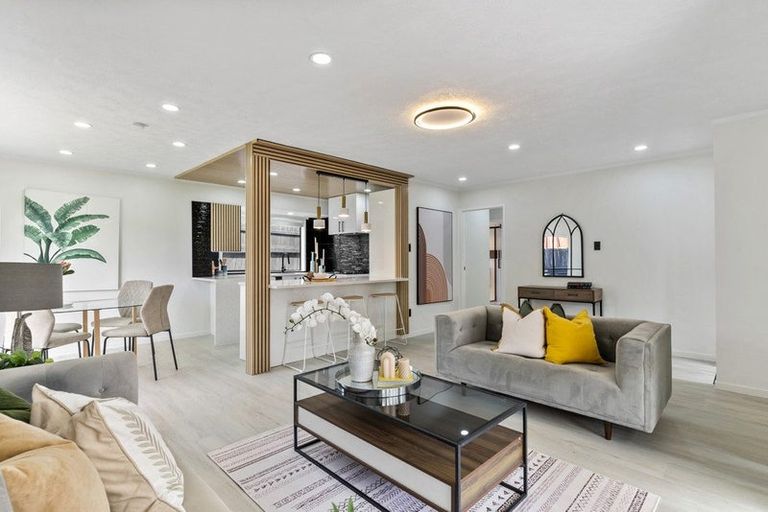 Photo of property in 2/49 Larne Avenue, Pakuranga Heights, Auckland, 2010