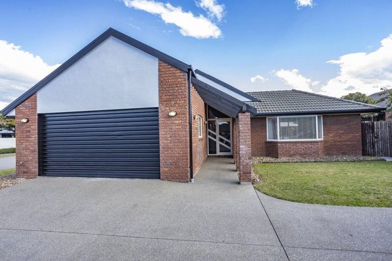 Photo of property in 1 Flaxgrove Place, Parklands, Christchurch, 8083