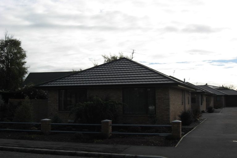 Photo of property in 4/42 Sawyers Arms Road, Northcote, Christchurch, 8052