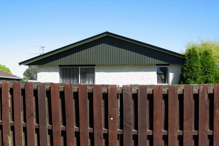 Photo of property in 12 Monteath Place, Redwood, Christchurch, 8051