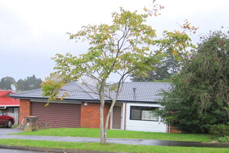 Photo of property in 33 Pinewood Grove, Botany Downs, Auckland, 2010