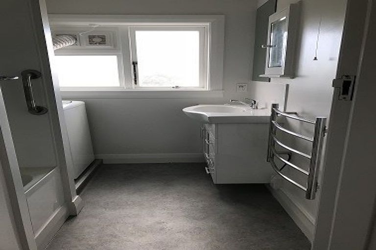 Photo of property in 5/56 Tanera Crescent, Brooklyn, Wellington, 6021