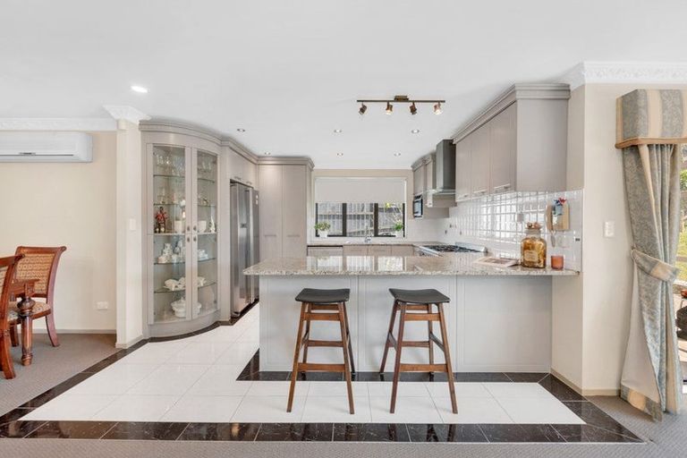 Photo of property in 26 Chateau Rise, Flat Bush, Auckland, 2016