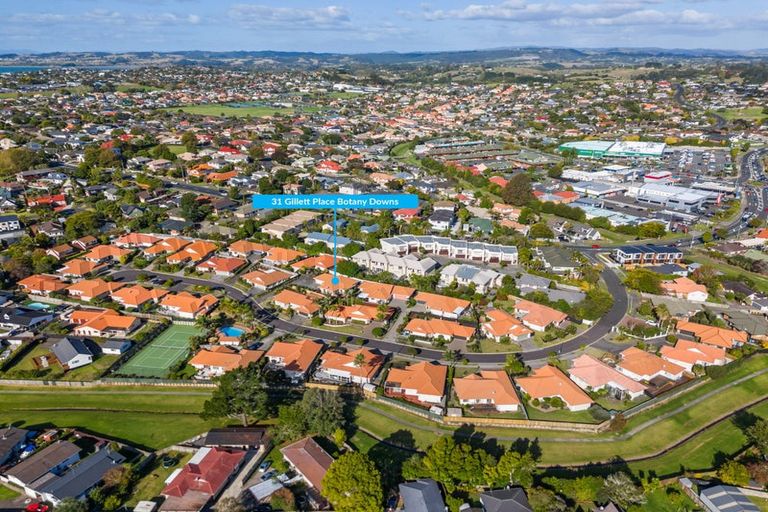 Photo of property in 31 Gillett Place, Botany Downs, Auckland, 2014
