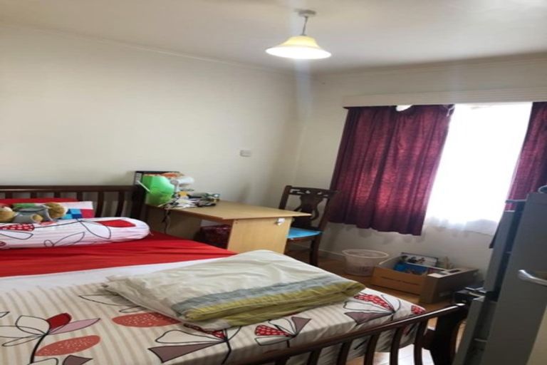 Photo of property in 26 Netherlands Avenue, Kelston, Auckland, 0602