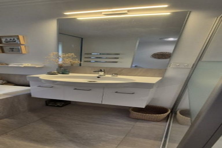 Photo of property in 3 Viridian Lane, Greenhithe, Auckland, 0632