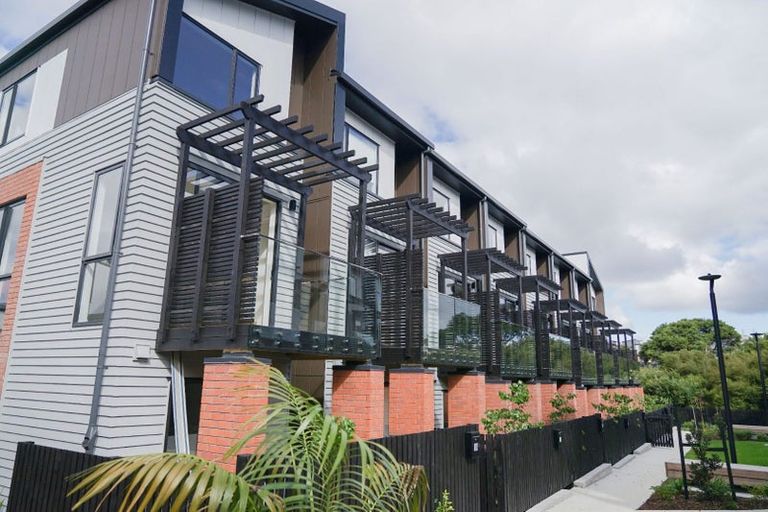 Photo of property in 30 Parkwood Avenue, Westgate, Auckland, 0614