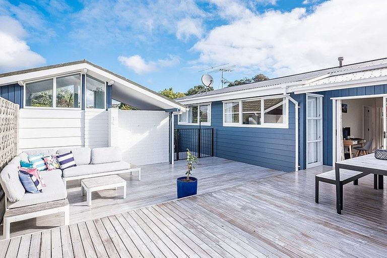 Photo of property in 2 Cranwell Street, Churton Park, Wellington, 6037