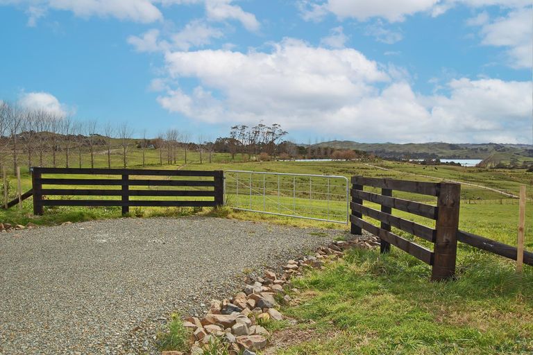 Photo of property in 62 Rangiora Road, Kaiwaka, 0573