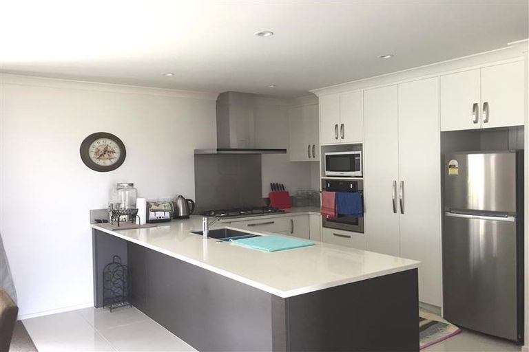 Photo of property in 8 Parkgrove Crescent, Pokeno, 2402