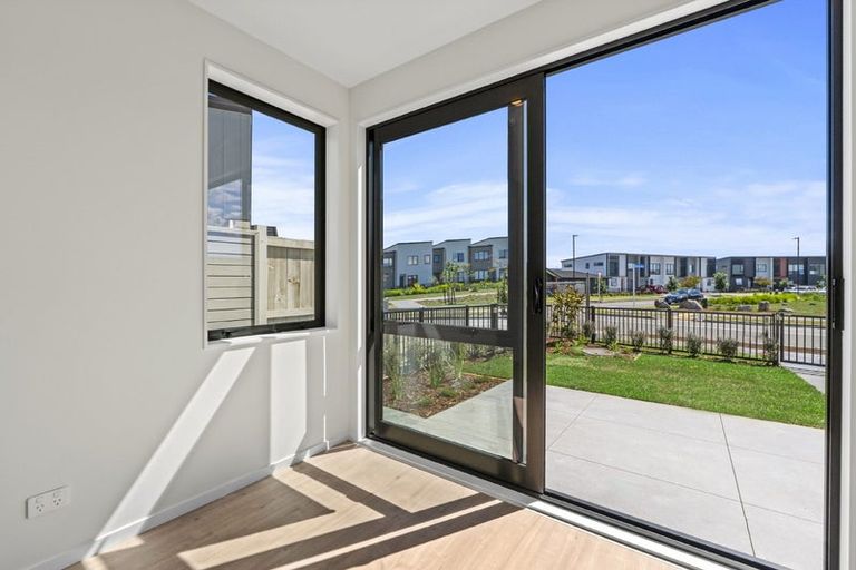 Photo of property in 116 Pepene Avenue, Takanini, Auckland, 2112