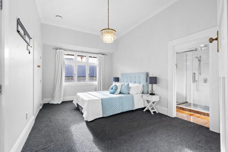 Photo of property in 239 Victoria Avenue, Hokowhitu, Palmerston North, 4410