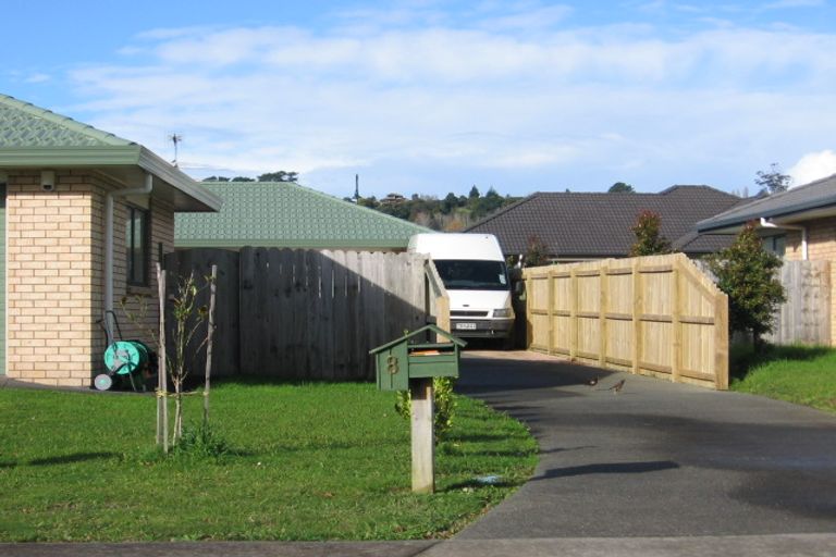 Photo of property in 8 Nier Place, East Tamaki Heights, Auckland, 2016