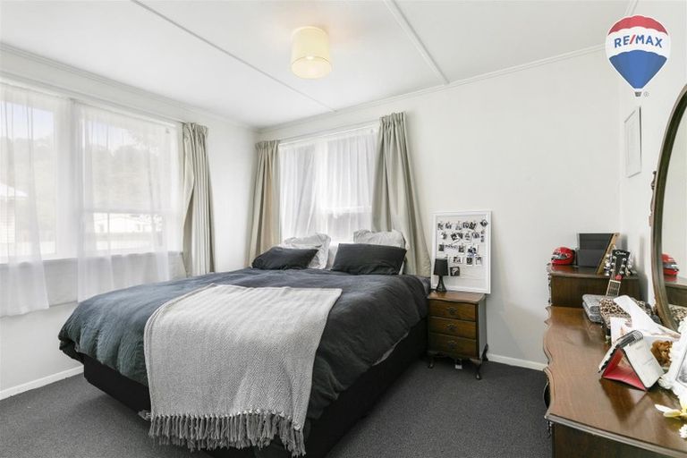 Photo of property in 18 Delaney Drive, Stokes Valley, Lower Hutt, 5019