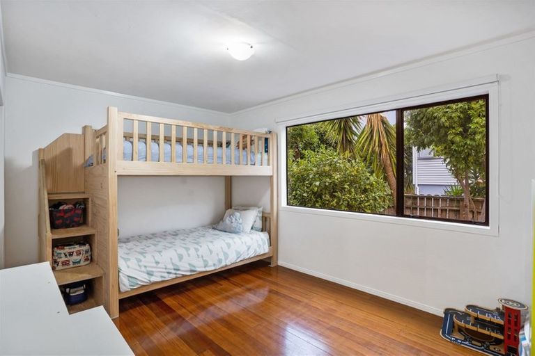 Photo of property in 3/25 Heathcote Road, Castor Bay, Auckland, 0620