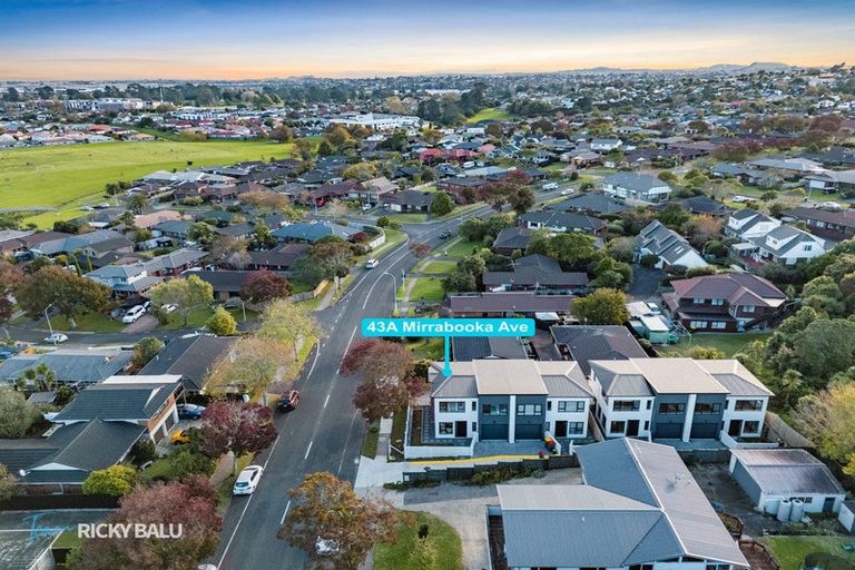 Photo of property in 43a Mirrabooka Avenue, Botany Downs, Auckland, 2010