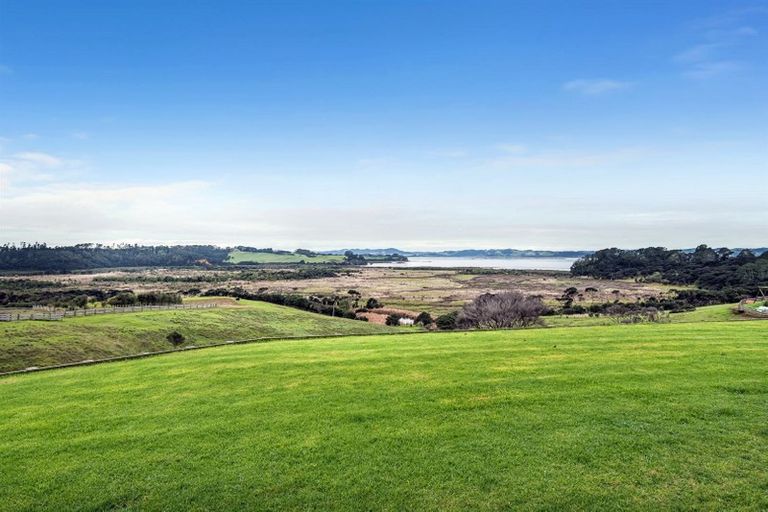 Photo of property in 137 Tuparekura Road, South Head, Helensville, 0874