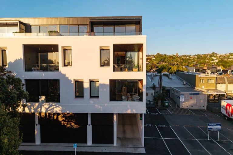 Photo of property in 12/423 Beach Road, Mairangi Bay, Auckland, 0630