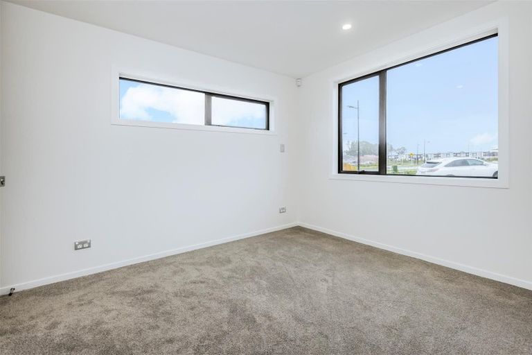 Photo of property in 22 Clayden Shuttleworth Street, Papakura, 2110