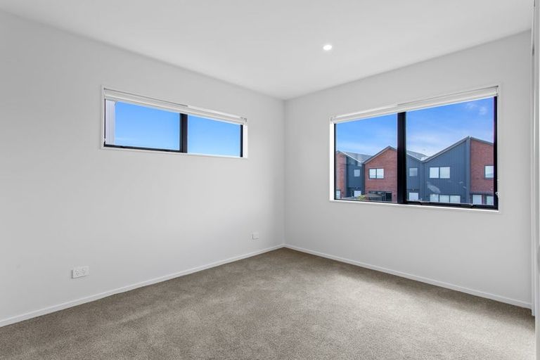 Photo of property in 3 Aquamarine Road, Rosehill, Papakura, 2113
