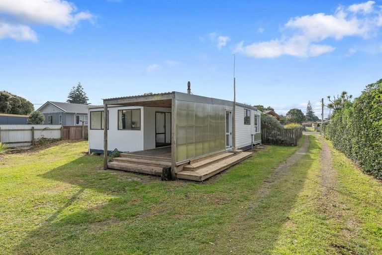 Photo of property in 3a Manuka Street, Otaki Beach, Otaki, 5512