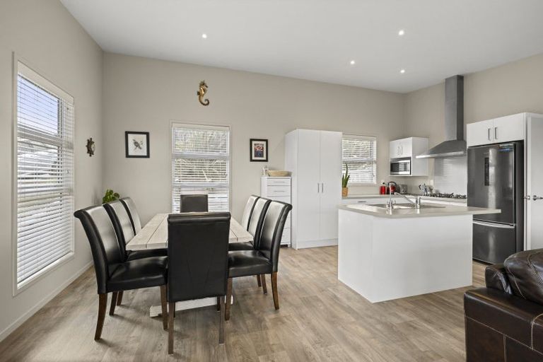 Photo of property in 25 Robertson Street, Raglan, 3225