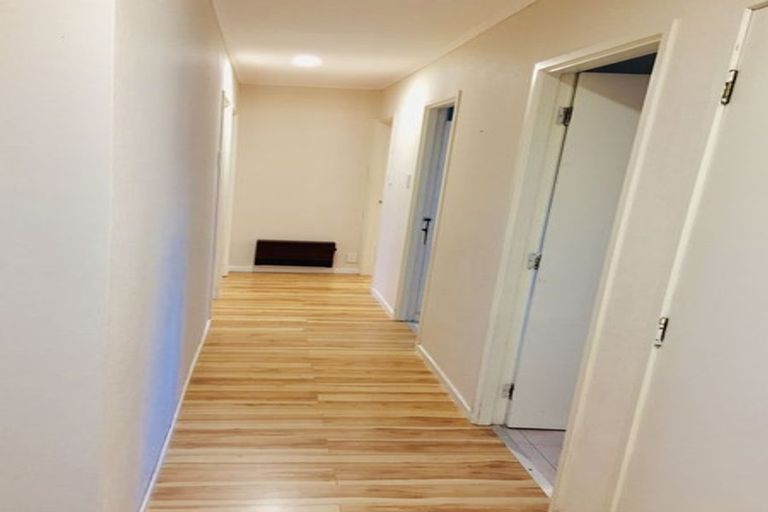 Photo of property in 61a Sunset Road, Totara Vale, Auckland, 0632