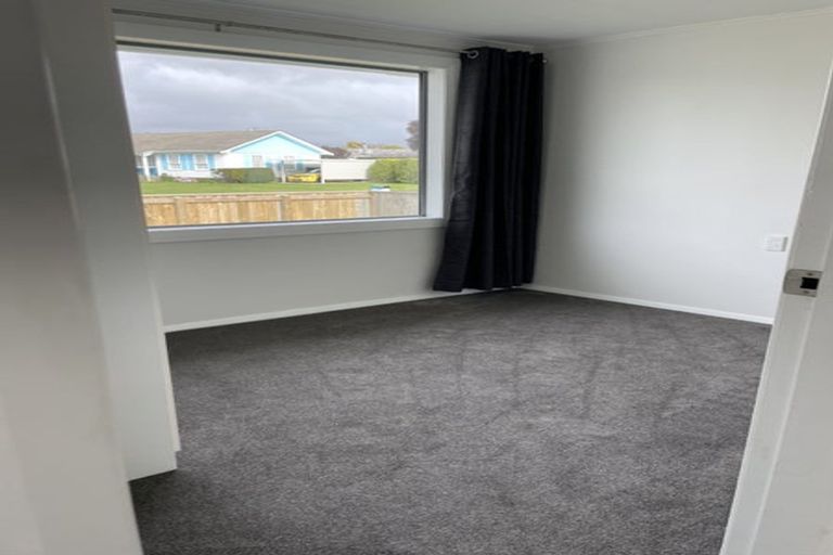 Photo of property in 102 Ryder Crescent, Levin, 5510