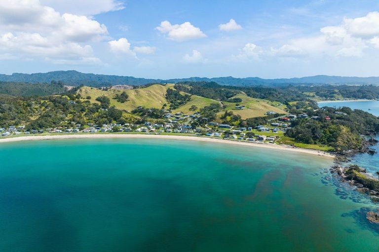 Photo of property in 9 Motutara Road, Oakura, Hikurangi, 0184