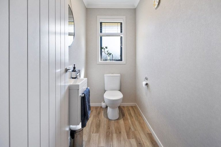 Photo of property in 16 Chestnut Close, Kelvin Grove, Palmerston North, 4414