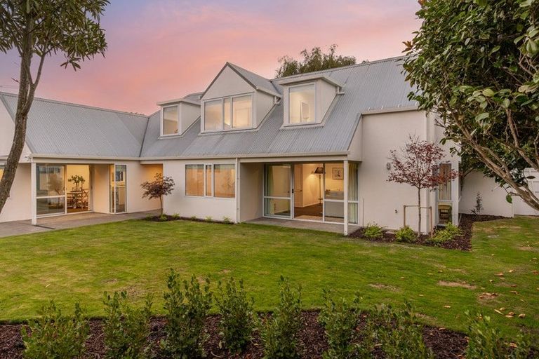 Photo of property in 137c Memorial Avenue, Burnside, Christchurch, 8053