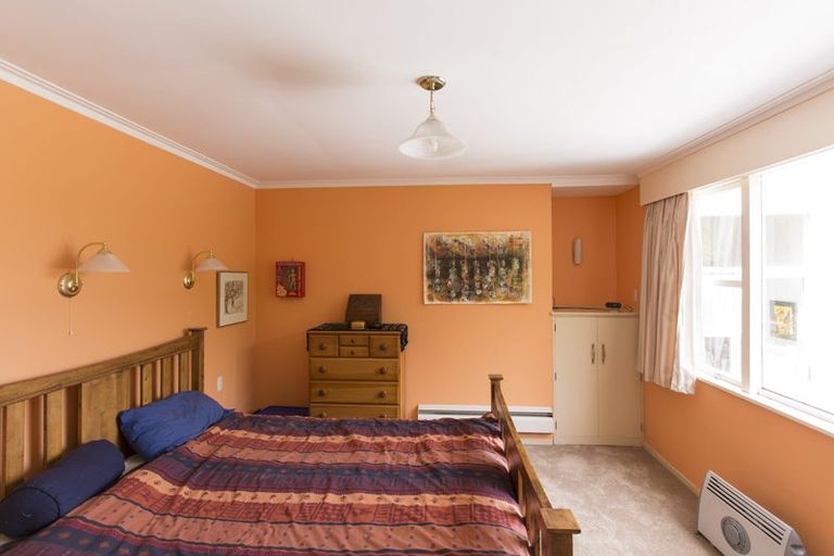 Photo of property in 209 Houghton Bay Road, Houghton Bay, Wellington, 6023