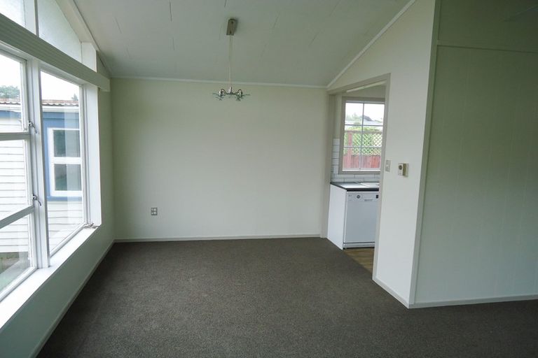 Photo of property in 6 Karaka Street, Inglewood, 4330