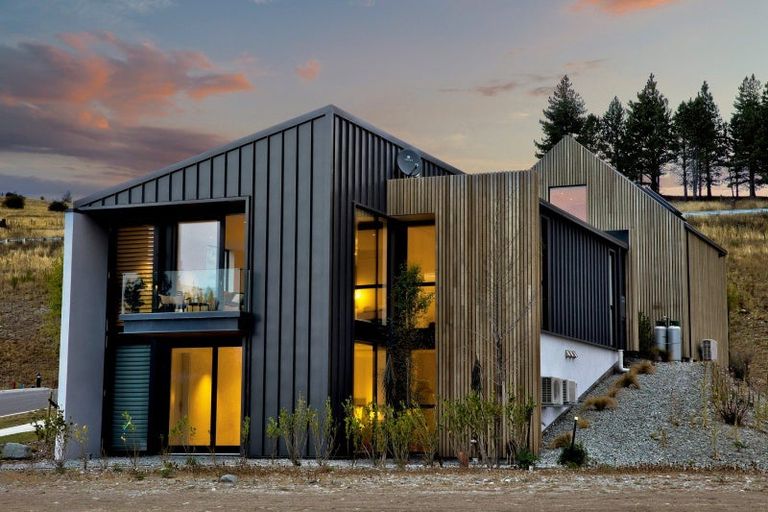 Photo of property in 18 Station Bay Rise, Lake Tekapo, 7999